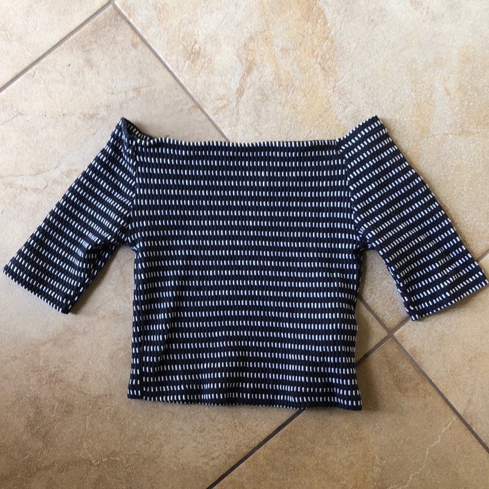Off the shoulder crop